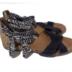 Ugg black leather ankle bow sandals. Size 8.